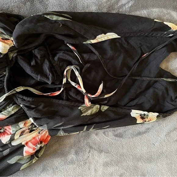 Hollister Halter Black Floral Maxi Size Small - Picture 3 of 5